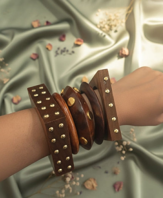 Set of 5 wooden bangles